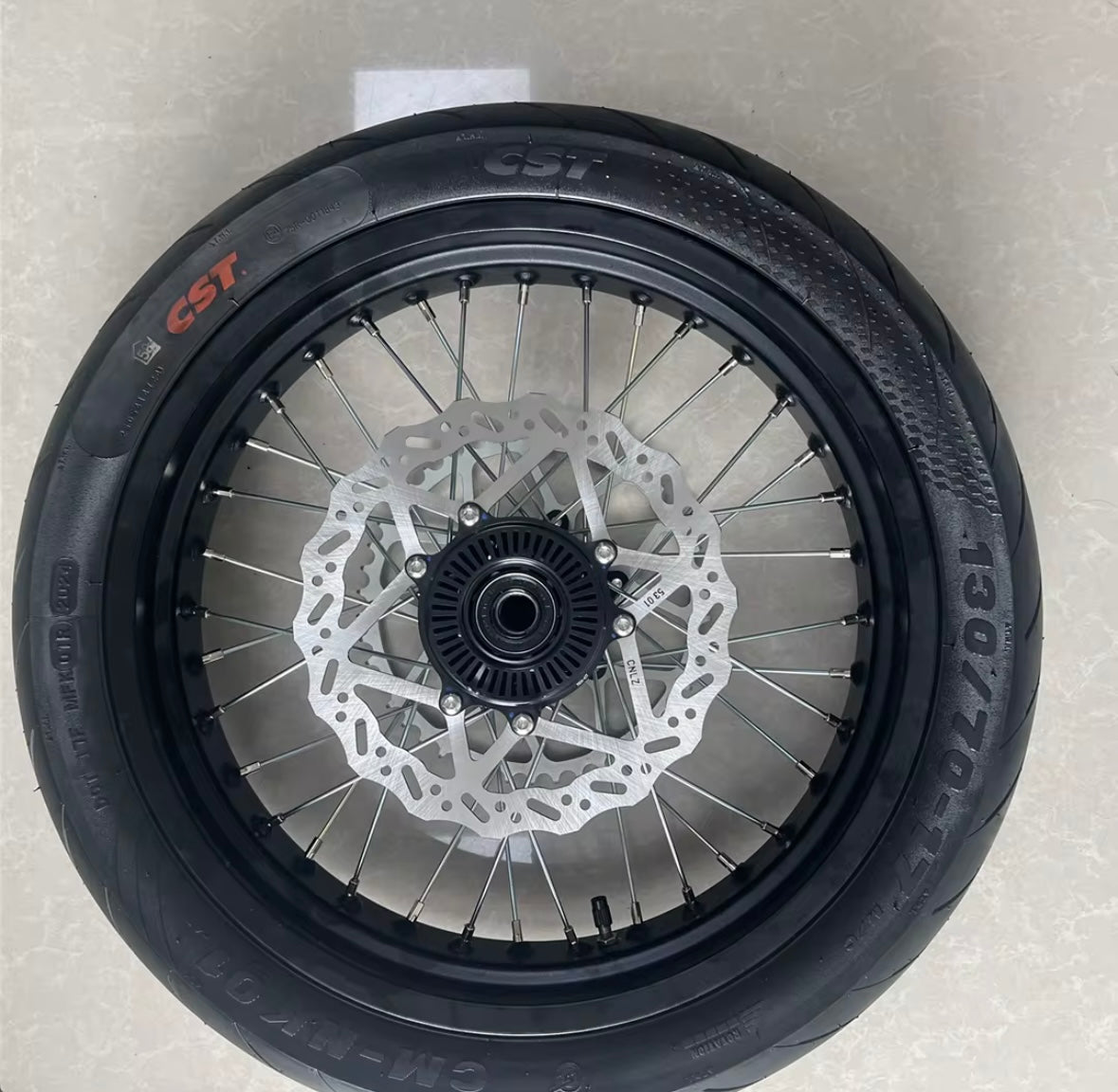 Ultra Bee super motos (PREORDER)